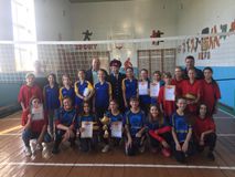 Участники турнира на кубок атамана Заветинского юрта по волейболу среди юношей