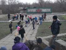 На мемориале «Павшим за Родину  -  от благодарных земляков»  - будет чисто.