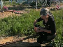 Возле братской могилы «Слава героям»  тоже должен быть порядок!