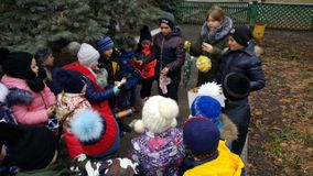 В гости к малышам
