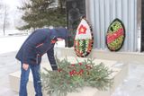 Возложение гирлянды