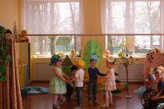 Цветочная полянка в лесу