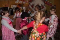 хоровод в "Уголке старины"