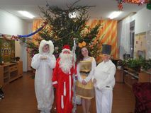 Новогодний праздник в школе и детском саду