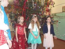 Новогодний праздник в школе и детском саду