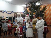 Новогодний праздник в школе и детском саду