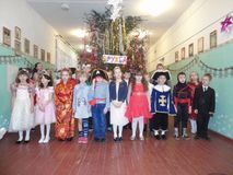 Новогодний праздник в школе и детском саду