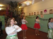 Новогодний праздник в школе и детском саду