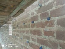 Монтаж пакеров для инъектирования стен.