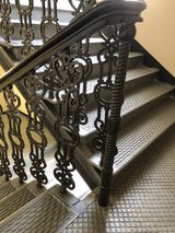 Металлическая лестница после производства работ_лестница+огражджения+пермла