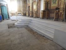 Реставрация белокаменных ступеней салеи.