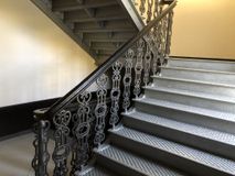 Металлическая лестница после призводства работ_лестница_ограждение.