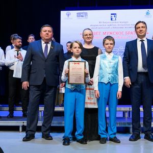 "Поющее мужское братство"