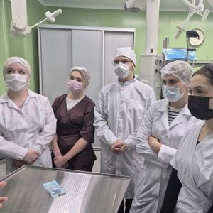 Студенты на экскурсии в Республиканской больнице им. В.А. Баранова