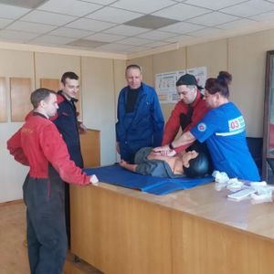 Занятия по оказанию первой помощи для сотрудников завода "Стройтехника"