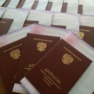 В колледже прошли первые церемонии вручения дипломов выпускникам 2025