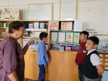 Во всех общеобразовательных организациях проведён Единый урок этнографии, посвященный Дню национального костюма.