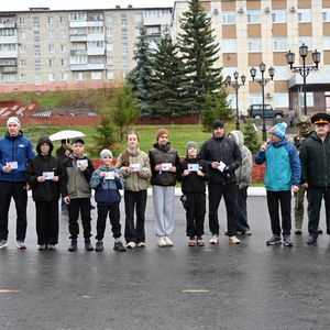 В Катав-Ивановске на легкоатлетической эстафете жителям города вручили знаки ГТО
