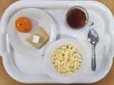 День 10. Макароны отварные с сыром, масло (порциями), чай с сахаром, хлеб пшеничный, плоды или ягоды свежие.