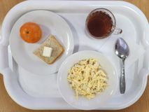 День 10. Макароны отварные с сыром, масло (порциями), чай с сахаром, хлеб пшеничный, плоды или ягоды свежие.