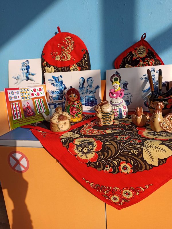 Выставка «Народные промыслы России» в МАДОУ детском саду «Надежда»