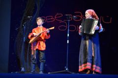 Открытый межрайонный конкурс вокалистов и вокальных ансамблей малых форм "Звездный дождь"