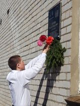 Возложение цветов к мемориальной доске  М.Ф.Теплова .