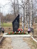 Цветы к памятнику М.Ф.Теплова.