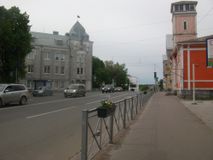 наискосок от нас здание Администрации