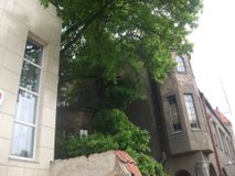 рядом здание почты