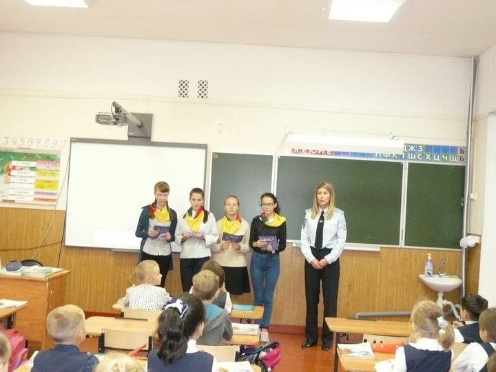 Фото класса в школе с учениками. Как выглядит 12 школа. 12 школа чебоксары. Сош 12 новокузнецк. Классная фотография школьная.