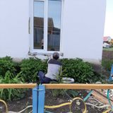 оштукатуривание стены под отливом