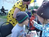 кто же быстрее слопает это йогурт