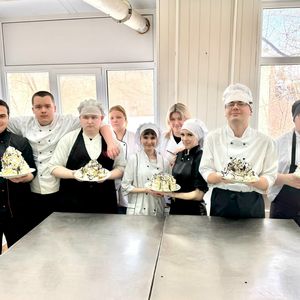 Ребята из группы ПК-415 продолжают познавать секреты кондитерского искусства  Сегодня поработали с воздушным полуфабрикатом и у нас получился нежнейший торт Графские развалины