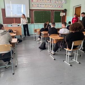 В марте состоялись встречи с учащимися 8 и 9 классов. Мария Николаевна, педагог-психолог, провела с ребятами профориентационное тестирование, направленное на выявление профессиональных интересов и способностей. А так же организовано анкетирование обучающи