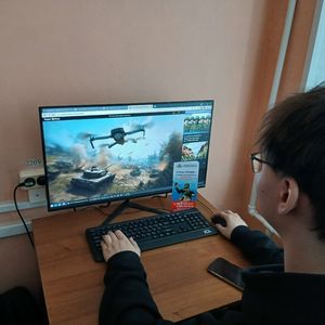 В техникуме прошло общее собрание по службе в войсках беспилотных систем. После студенты знакомились с особенностями управления через симуляторы. Все желающие узнать подробности о службе в данном роде войск - можете подойти в кабинет 210 А. Мы ждем Вас!