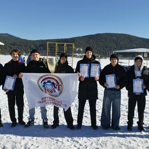 Знай наших в соревнования по многоборью  18 февраля студенты ЮТТ приняли участие в ежегодных соревнованиях по многоборью среди призывников и допризывной молодёжи на приз Героя Советского Союза И. А. Кукарина.  Поздравляем команду наших юношей, занявшую l 