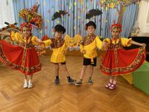 Русские народные костюмы "Хохлома"