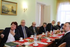 Ученые РАН в Ломоносовском доме