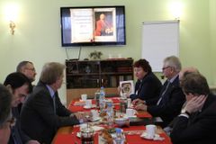 Ученые РАН в Ломоносовском доме