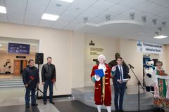 Сам Ломоносов пришел поприветствовать участников пробега