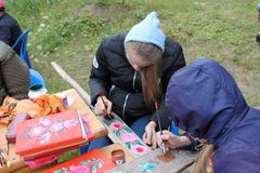 Мастер-класс "Олонецкая роспись" на празднике Петров день
