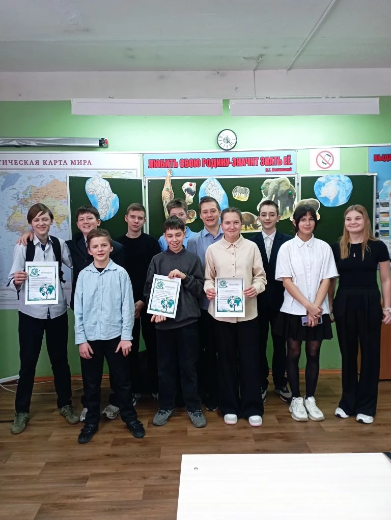 Изображение выглядит как одежда, человек, Человеческое лицо, улыбка

Содержимое, созданное искусственным интеллектом, может быть неверным.