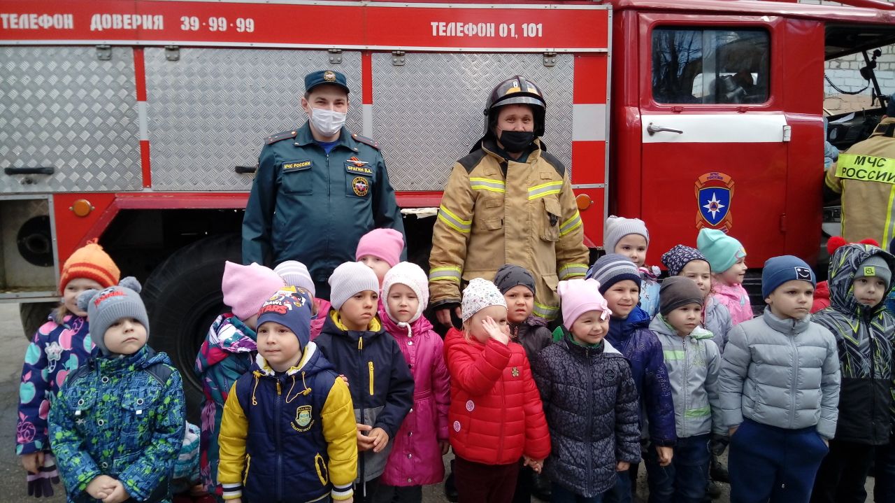 Муниципальное бюджетное дошкольное образовательное учреждение детский сад №  153. Пожарные в гостях у детей детского сада № 153