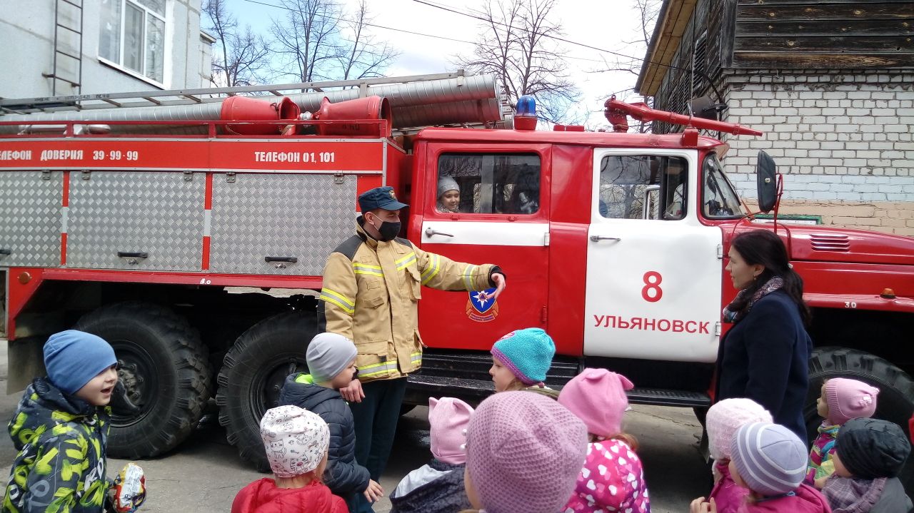 Муниципальное бюджетное дошкольное образовательное учреждение детский сад №  153. Пожарные в гостях у детей детского сада № 153