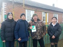 Ребята поздравили героя-земляка Пустовойтова С.Н.
