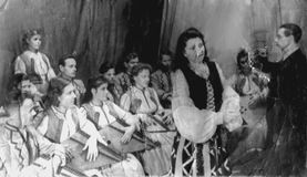 Фото военных лет. Беломорск. Солистка – Сиркка Рикка. В ряду кантелистов в центре – Кертту Вильянен