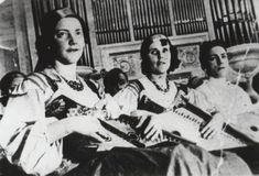 Оркестр кантеле на Декаде Карельского искусства в Ленинграде. 1937