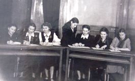 Занятия народной вокальной группы. Преподаватель — С.П.Оськиной. Февраль 1954 года