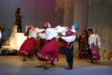 Финский танец с тулупами в программе «Отзвуки Заонежских ярмарок». 2004 г.